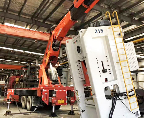 龙海附近随车吊出租，轻松解决运输难题