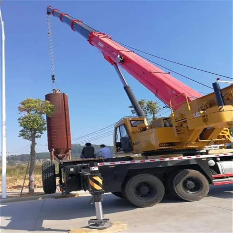 龙海吊车租赁作业时的保养和维护