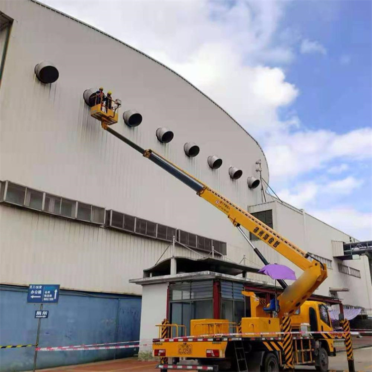 龙海高空作业车出租服务：专业广告牌安装解决方案